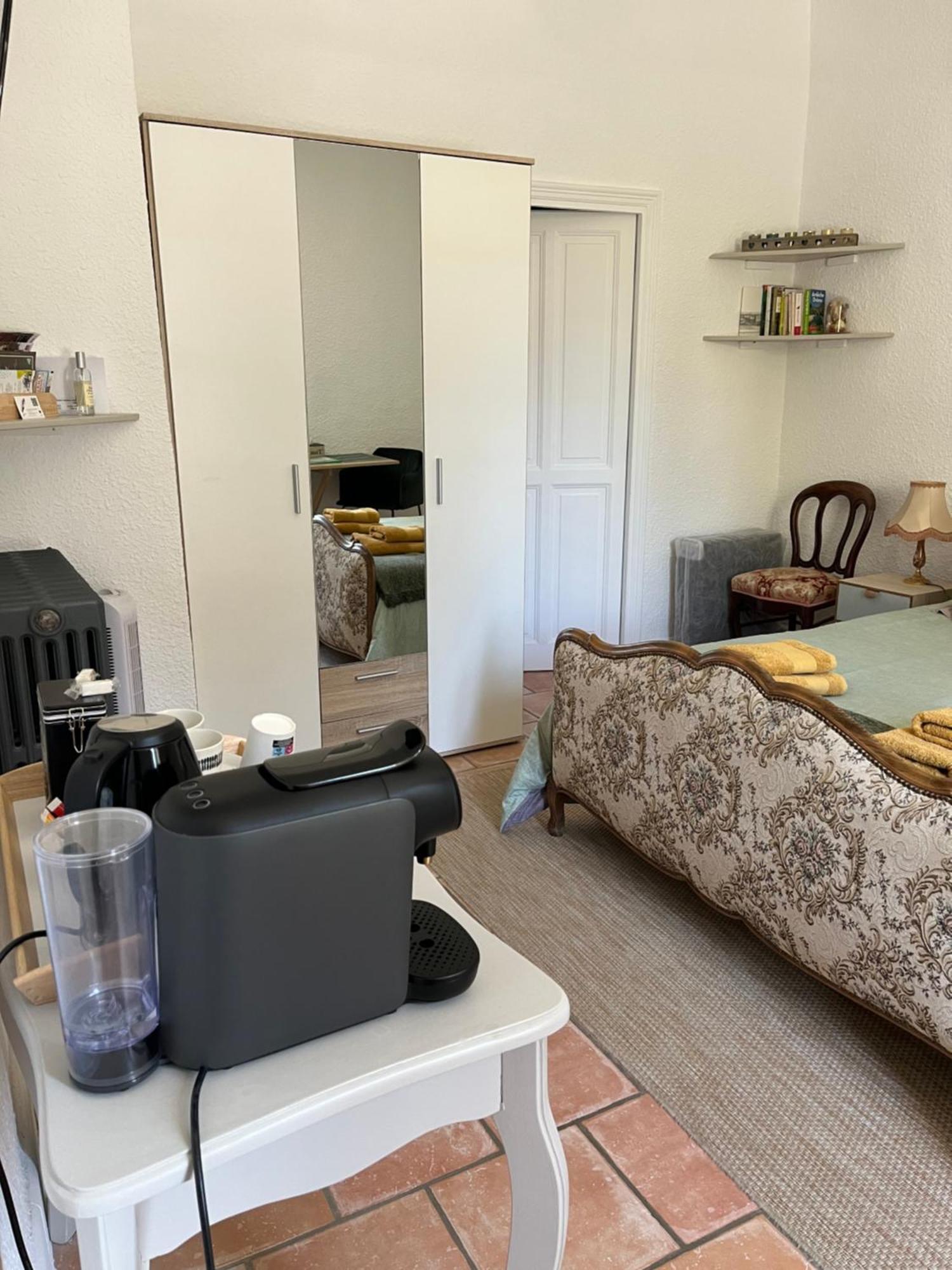 Au Petit Faubourg Apartment *